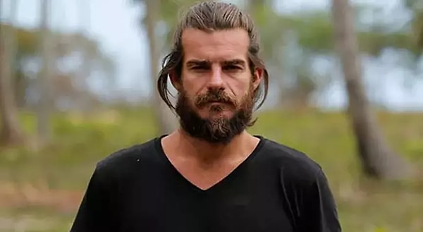 Hakan Hatipoğlu'nu birçoğumuz Survivor isimli yarışma programından ve sonrasında yarışmanın o günkü kritiğinin yapıldığı ve Hatipoğlu'nun da sunuculuğunu üstlendiği ''Panaroma'' programdan tanıyoruz.