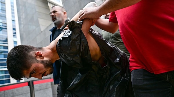 İstanbul’da birçok suç kaydı bulunan Yunus Emre Geçti, 27 yaşındaki polis Şeyda Yılmaz’ı öldürdükten sonra yakalamıştı.