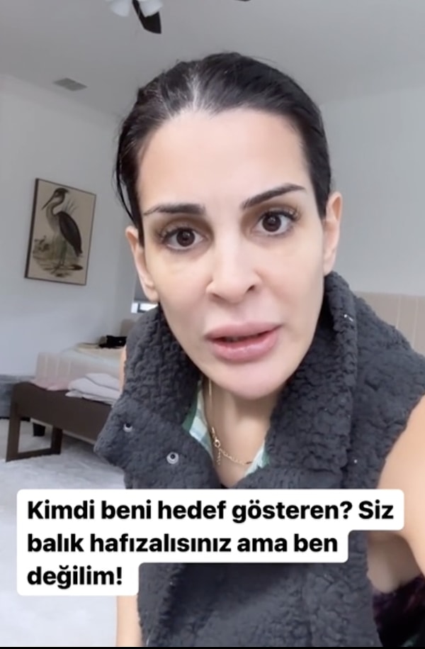 Bir takipçisinin "Dilan'ı neden savunmuyorsun?" diye sorması üzerine kendini kaybeden Eylül Öztürk, bağırarak çektiği videolarında "Babam mıydı daha bu olaylar ilk ayyuka çıktığı zaman 'biz burdayız he, siz Amerika'da olanlara bakın' diye gözünü belerterek konuşan? Güzellik sektörünü bitirdi ya! Hareketleriyle ağzına sı*tı piyasanın! Herkesi aynı kefeye koydular bunlar yüzünden!" ifadelerini kullanmıştı.