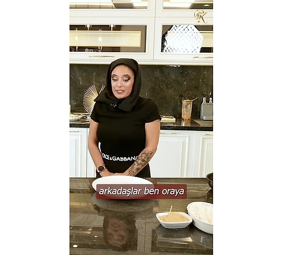 1. MasterChef'in yeni sezonunun en dobra ve en çok konuşulan ismi Deniz olmuştu. Girdiği tartışmalarla sık sık gündem olsa da ilk haftalarda elenen Deniz, katıldığı programda Ayşe'nin taklidini yaparak tepki çekti.