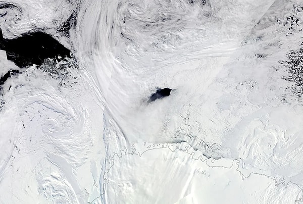 Polynya, deniz buzu içinde oluşan büyük açık su alanlarına verilen bir isimdir ve denizlerde sık sık görülür. Ancak 2016'da meydana gelen Maud Rise Polynya, olağan dışı büyüklüğü ile dikkat çekti.