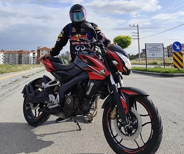 Eskişehir Sivrihisar'da seyir halindeyken bir kamyona çarparak hayatını kaybeden 24 yaşındaki motosiklet sürücüsü Ceyhun Bilen'in sosyal medyadaki paylaşımı dikkat çekti.