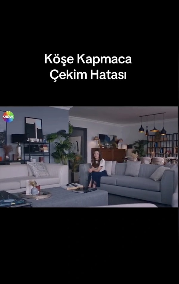 15. Show TV'nin sevilen dizisi Kızılcık Şerbeti'ndeki bir çekim hatası dikkatli izleyicilerin gözünden kaçmadı. Doğa'nın koltukta resmen köşe kapmaca oynadığı sahne sosyal medyada yayınlandı.