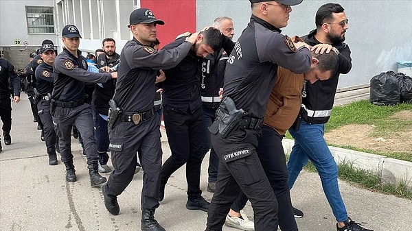 'Polis yakalıyor, mahkeme bırakıyor' algısını da doğru bulmadığını belirten Vali Gül, sözlerini şöyle sürdürdü: 👇