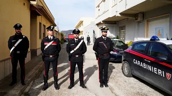 Tutuklandığında gerçek bir mafya gibi davranan Gabriele, polislere meydan okuyarak soruları yanıtlamadı ve hakaretlerde bulundu. Ancak, 10 yıla kadar hapis cezasıyla karşı karşıya olduğunu anladığında gözyaşlarına boğuldu.