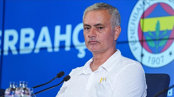 Mourinho, "Umarım kendisi iyidir. Demek ki atışı yapan iyi değilmiş. Demek ki haberleri takip etmem gerekiyor ama gülünecek bir şey değil bu" dedi.