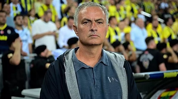 İspanyol AS, "Yeni bir Mourinho şovu daha" derken Sport 45 "Mourinho'nun son gösterisi" dedi.