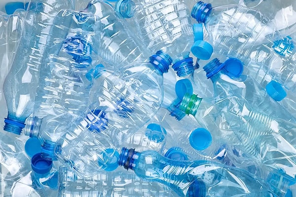 Araştırmada plastik gıda ambalajlarının yapımında meme kanseriyle bağlantılı 200’e yakın kimyasal kullanıldığı ortaya çıktı. Bunlardan düzinelercesi ise insan vücuduna giriyor.