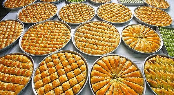 Google Android 16'ya ise 'Baklava' adını verecek gibi duruyor!