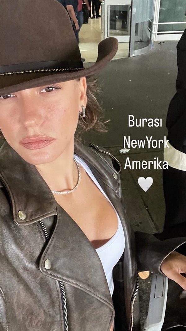 Üstelik çekimlerin Amerika'da yapıldığını Serenay Sarıkaya aracılığıyla öğrenmiş olduk! Güzel oyuncunun kovboy tarzıyla yaptığı bu paylaşım dizinin senaryosuyla ilgili mi bilemiyoruz ama bizi neler beklediğini fazlasıyla merak ediyoruz.