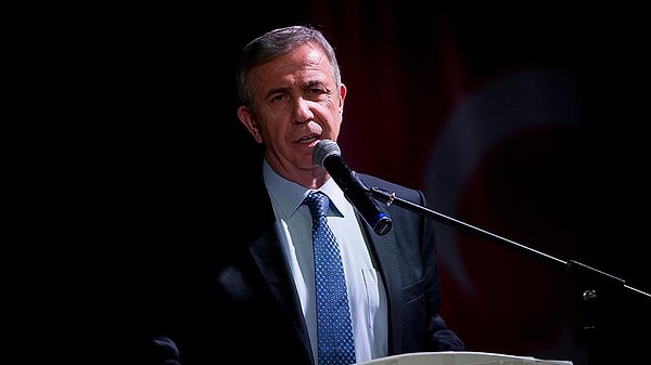 “AK Parti bence hâlâ sokakta ne konuşulduğunun çok farkında değil. Benden söylemesi. En güçlü Erdoğancılar bile Mansur Yavaş’a rahatlıkla oy veririz diyorlar. İmamoğlu Karadenizli ama bugün seçim olsa Mansur Yavaş o bölgede İmamoğlu’nu rahat geçiyor.”