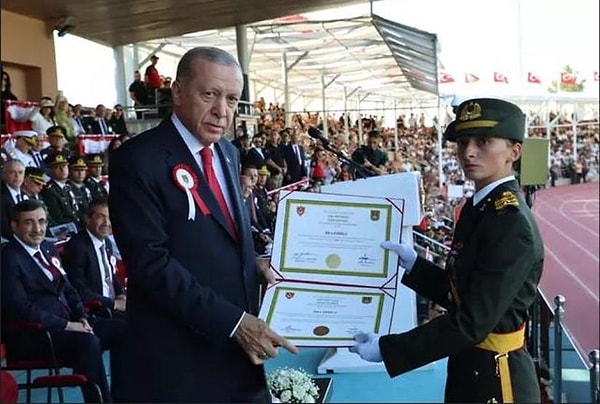 Harp okulları mezuniyet törenindeki yeminin ardından okul birincisi Ebru Eroğlu ve arkadaşlarının hedef gösterilerek haklarında inceleme başlatılması.