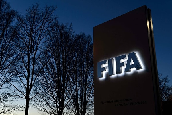 Fransa'da solcu Boyun Eğmeyen Fransa (LFI) partisinden Milletvekili Thomas Portes, FIFA'nın İsrail'i tüm uluslararası futbol müsabakalarından men etmesi amacıyla change.org sitesinde bir imza kampanyası başlattı.