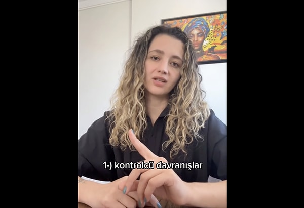 "Bu video sadece kadınlara yönelik değil. Herkesin bilmesi gereken temel şeyler." diyen Girgin ayrıca karşınızdaki kişinin sabıka kaydını istemekten de çekinmemeniz gerektiğinin altını çizdi.