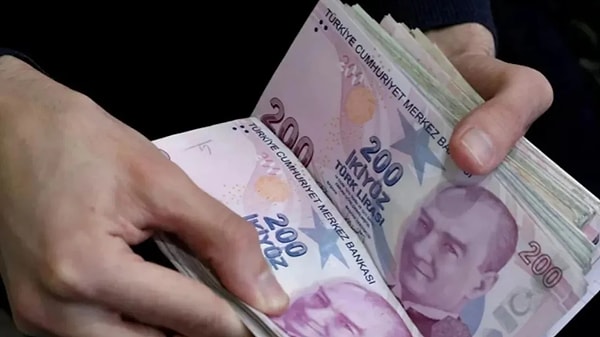 Türkiye'deki ATM'lerin büyük çoğunluğunda da artık 5, 10, 20 TL banknotlar yer almıyor.