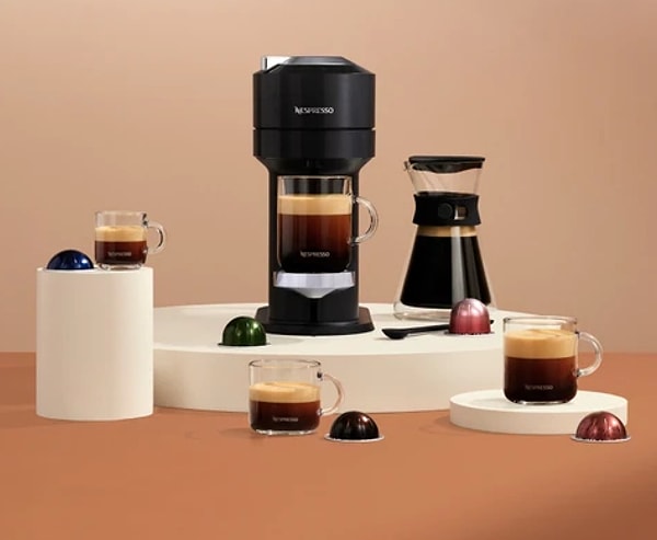 1. Nespresso Vertuo Next Premium Siyah Kahve Makinesi