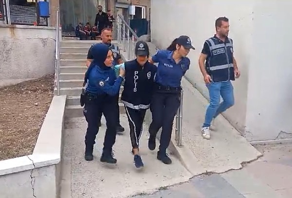 Soruşturma kapsamında komşu çocuklarının Sıla bebeğe cinsel istismarda bulunduğu ortaya çıkmıştı. Bebeğin ayrıca vücudunda darp izlerine rastlanılmıştı.