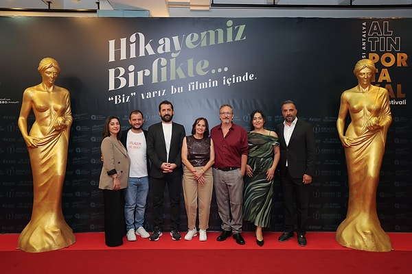 Yönetmen Nadim Güç filmin gösterimi sonrasında yaptığı konuşmada kadın hikayesi anlatmanın zorluğuna değindi. Filmi yaparken çok heyecanlandığını dile getirdi. Başroldeki Nur Sürer ise yaptığı açıklamada,