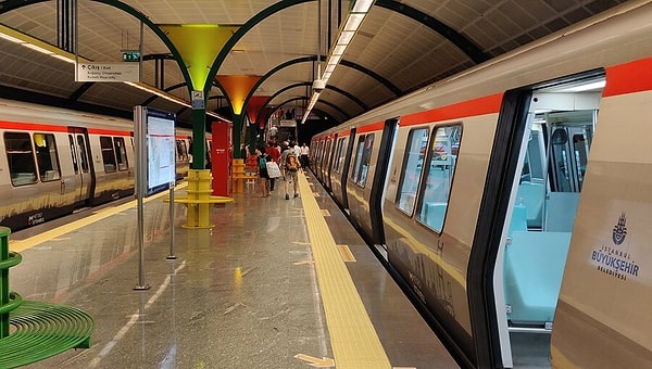 Kadınlar güpegündüz metroda, sokakta tacize uğruyor, tacizciler serbest bırakılıyor.