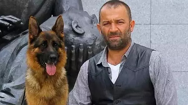 Arka Sokaklar dizisinin en az oyuncuları kadar başarılı bir ismi varsa o da Garip Kont'tur. Bu köpek adeta Komiser Mesut'la gözleriyle konuşuyor, davranışlarına tepki veriyor.