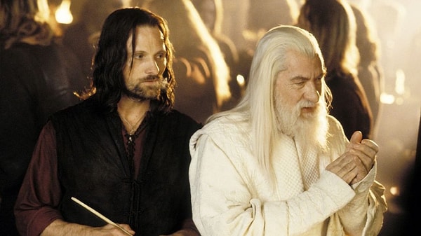 Mesela Gandalf’ı canlandıran Ian McKellen ile Aragorn’u canlandıran Viggo Mortensen her röportajda dönmek istediklerini sık sık dile getirmişti. Ancak bazı oyuncular var ki dönmeye pek niyetli değil.