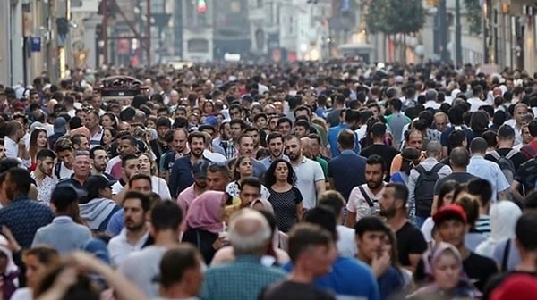 Ağustos ayında istihdam edilenlerin sayısı temmuza göre 78 bin kişi arttı. 15-24 yaş grubunu kapsayan genç nüfusta işsizlik oranı bir önceki aya göre 0,1 puan artarak yüzde 16,5 oldu.