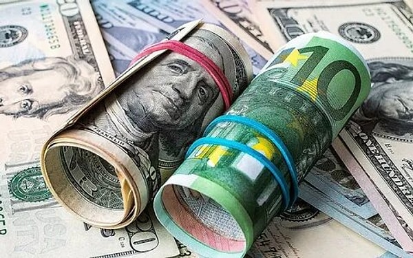 Euro dolar karşısında güç kaybetti.