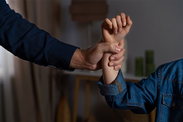 Türkiye'de aile içi şiddetin önlenmesine yönelik ilk kanun, 4320 sayılı "Ailenin Korunması Hakkındaki Kanun"dur. Fakat 2012 yılında, bu kanundaki bazı yetersizlikler nedeniyle sivil toplum kuruluşlarının çabasıyla 6282 sayılı kanun yürürlüğe girmiştir.