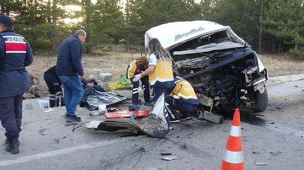 Kaza, sabah saat 07.15 sıralarında Karaman-Mersin Karayolu'nun 15. kilometresinde meydana geldi.