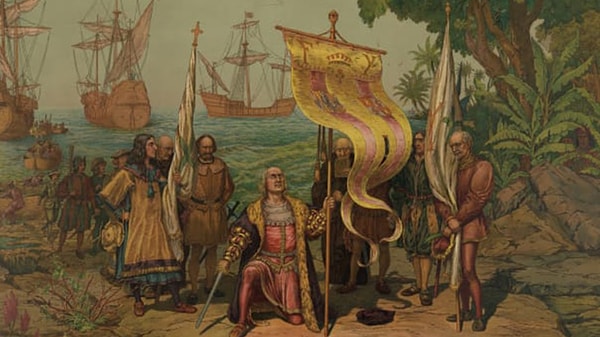 Ananas ilk olarak 1493 yılında Christopher Columbus’un Karayipler’deki keşifleri sırasında keşfedildi ve o zamanlar İspanyolca’da ''Kızılderililerin çamı'' anlamına gelen "piña de Indes" olarak adlandırıldı. Bu isim meyvenin çam kozalağına benzeyen yapısına atıfta bulunuyordu. (Aslında biraz andırıyor ama benziyor diyemeyiz.)