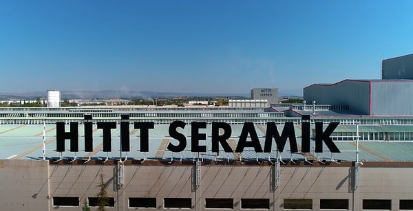 Genel merkezi İstanbul’da, fabrikası ise Uşak’ta bulunan Hitit Seramik’te 800’ün üzerinde kişi çalışıyor.