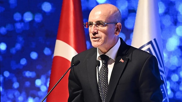 Hazine ve Maliye Bakanı Mehmet Şimşek, sosyal medya hesabı X’ten Acemoğlu’nu etiketleyerek bir tweet attı.