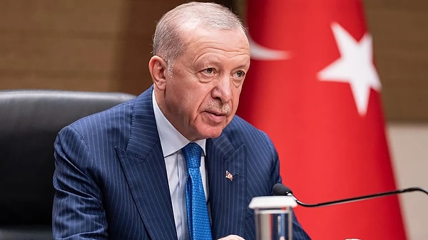 İktidarın yeni bir 'çözüm süreci' başlatacağı tartışmaları devam ederken, Cumhurbaşkanı Recep Tayyip Erdoğan'dan yeni bir 'ana dil' çıkışı geldi. Cumhurbaşkanı Erdoğan, "Sırf inancından dolayı, sırf anasının dilini konuştu diye milyonlarca vatandaşımız ötelendi, ötekileştirildi" ifadelerini kullandı.