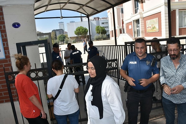 Öğrencinin durumu öğretmenine anlatması üzerine konu polise bildirildi. İhbar üzerine adrese gelen polis ekipleri, D.T.'yi 12 Ekim'de gözaltına aldı. Polisteki işlemlerinin ardından 13 Ekim'de adliyeye sevk edilen şüpheli D.T., adli kontrol şartıyla serbest bırakıldı.