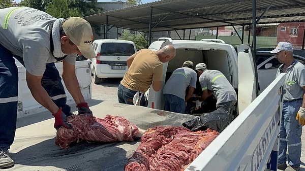 Ancak listede kırmızı ette en çok yapılan tağşiş ise tek tırnaklı ve kanatlı eti yapılıyor.