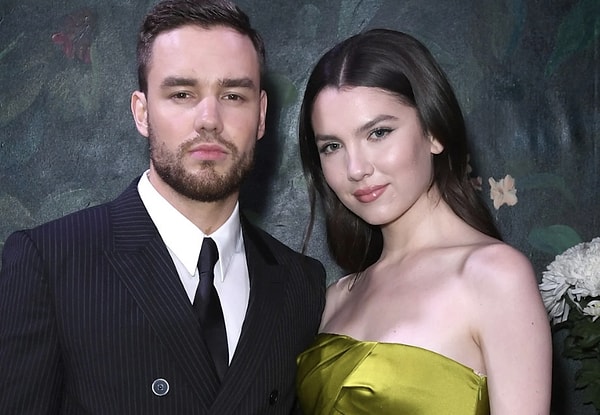 People'ın haberine göre, eski One Direction üyesi Liam Payne'in eski nişanlısı Maya Henry, bu yılın başlarında ilişkilerinden ilham aldığı anlaşılan “Looking Forward” adlı bir roman yayınladı. Henry kitabın kurgu olduğunu savunsa da, “gerçek olaylardan esinlendiğini” kabul etmiş durumda.