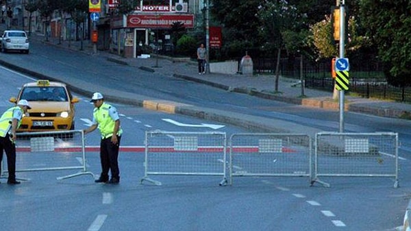 Açıklamaya göre, "Tour de France, L'etape By Tour de France Uluslararası Bisiklet Yarışı" ile "29 Ekim Cumhuriyet Bayramı'nın 101. Yıl Dönümü Ekinlikleri" kapsamında Vatan Caddesi'nde yarın gerçekleşecek prova sırasında ve tören günü program bitimine kadar trafiğe kapatılacak yollar ve alternatif güzergahlar belirlendi.