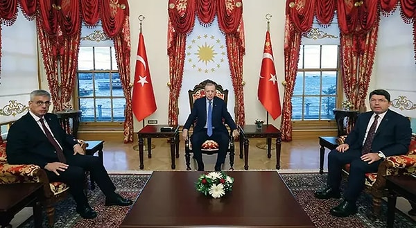 Cumhurbaşkanı Recep Tayyip Erdoğan, Adalet Bakanı Yılmaz Tunç ve Sağlık Bakanı Kemal Memişoğlu'nu Cumhurbaşkanlığı Dolmabahçe Ofisinde kabul etti.