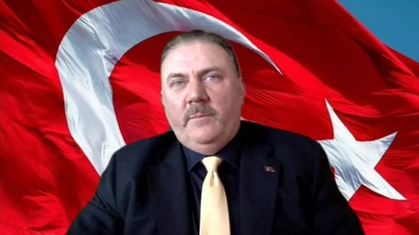 Yiğit Bulut paylaşımında şu ifadeleri kullandı: "Nobel getiren soruymuş; 'Neden bazı ülkeler zengin, diğerleri yoksul!' Ben sana söyleyeyim Daron Bey; sen ve senin gibi kemal derwish türevleri, vahşi kapitalizm, acımasız emperyalizm ve özgürlük süsü verilmiş liberalizm, dünyayı rahat sömürsün diye “teori” ürettiğiniz için!"