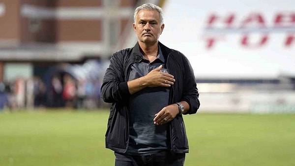 Fenerbahçe, Samsunspor deplasmanında takılırken maç sonunda Mourinho'nun açıklamaları yine gündem oldu.