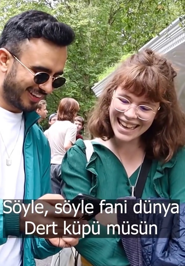 Sesi, yorumu, her şeyi harikaydı. Hal böyle olunca videoya beğeni ve yorum yağdı.