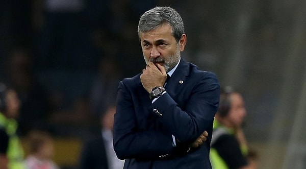 Koç, Aykut Kocaman ile yolları ayırmış, tecrübeli çalıştırıcının yerine Phillip Cocu'yu tercih etmişti.