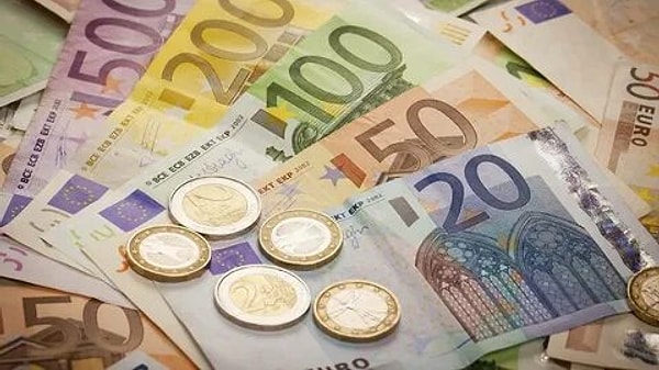 Euro/TL kuru bugün 36,9822 seviyesine gerileyerek %0,13 oranında değer kaybetti.