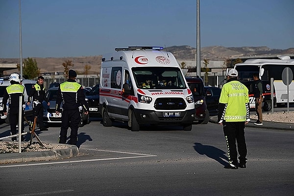 Geçtiğimiz dakikalarda İçişleri Bakanlığı yetkililerine ulaştığını belirten Gazeteci Mehmet Akif Ersoy, operasyonun sona erdiğini, içerde herhangi bir rehine bulunmadığını açıkladı.