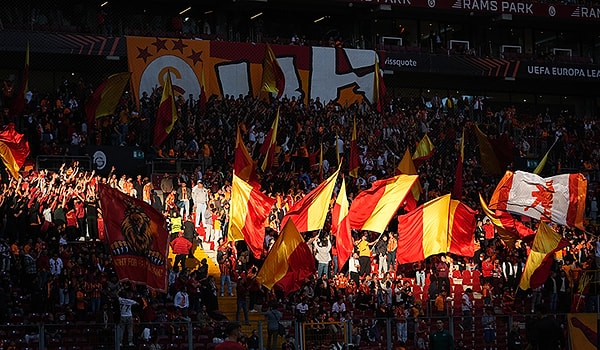 Cimbom, tam 11 yıl sonra, Ekim 2013’te Kopenhag’a karşı bir Avrupa kupası maçında ilk yarıda attığı 3 golü, Elfsborg’a karşı tekrarlayarak yeniden bir ilke imza attı.