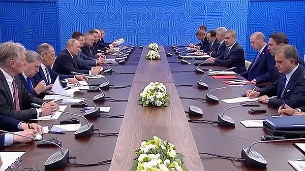 Cumhurbaşkanı Erdoğan, BRICS Zirvesi için Rusya'ya bağlı Tataristan Cumhuriyeti'nin başkenti Kazan'a gitmişti.   Erdoğan, Ankara'daki terör saldırısına ilişkin mesajı buradan verdi