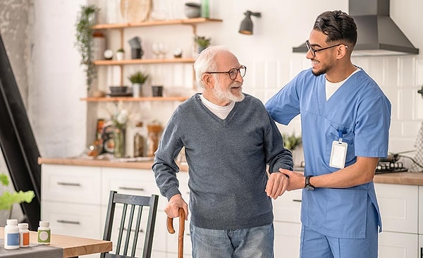 Her yaşlı insanın bu kokuya sahip olacağı düşünülmemeli. Dr. Haze'nin çalışmasında, 60 yaş üzerindeki bireylerin yarısında 2-Nonenal seviyeleri o kadar düşüktü ki koku algılanamaz durumdaydı.