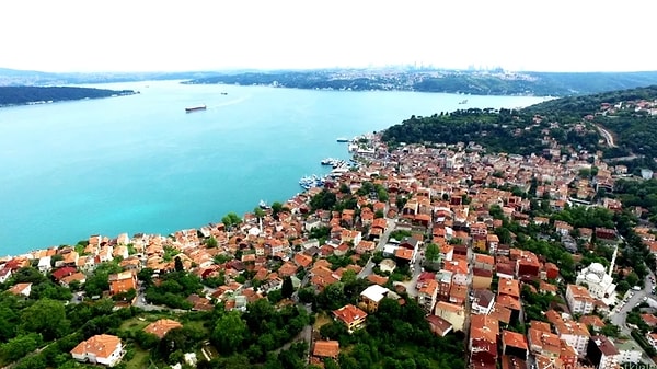 Avrupa Yakası'nın boğaza nazır ilçesi Sarıyer ve Şişli, Kağıthane Anadolu Yakası'nda Üsküdar, Ataşehir ve Maltepe'de Sivaslılar yoğunlukta.