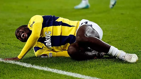 Dün akşam oynanan Manchester United maçında iyi bir performans gösterdiği halde sakatlığı nedeniyle oyuna devam edemeyen Osayi, 62. dakikada yerini Becao'ya bırakmıştı.