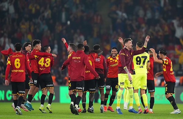 Göztepe'nin dominant oyunu ile sahadan 2-1'lik mağlubiyetle ayrılan bordo mavililerde hüzün hakimdi. Bu üzüntü maç sonu açıklamalarına da yansıdı.